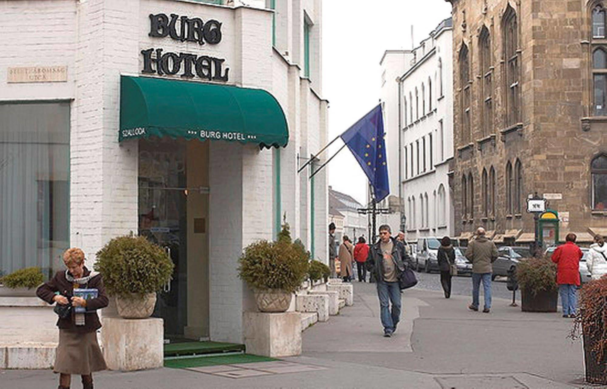 Burg Hotel Budapeste Exterior foto